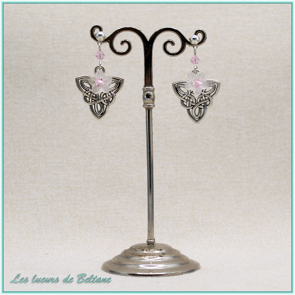 Boucles d'oreilles Bláthnat (fleur blanche)