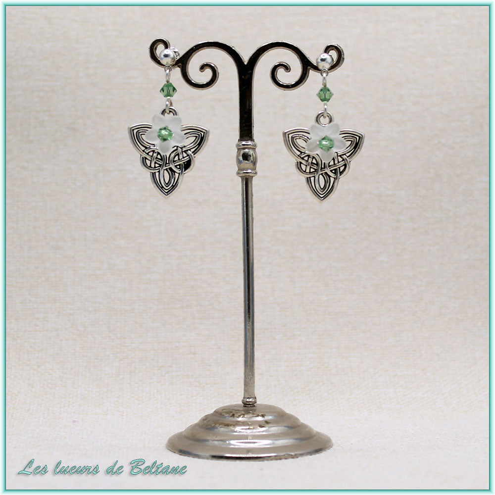 Boucles d'oreilles Bláthnat (fleur blanche)