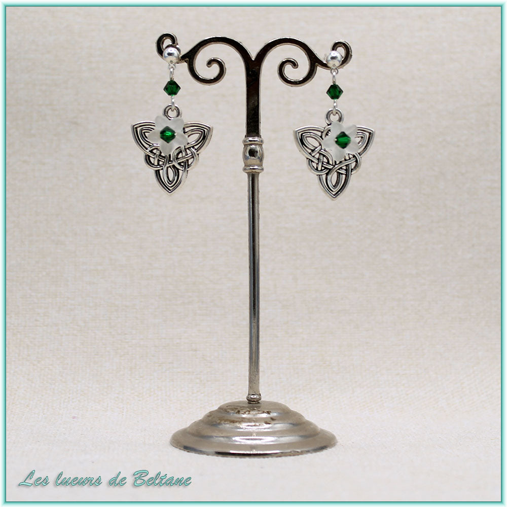 Boucles d'oreilles Bláthnat (fleur blanche)