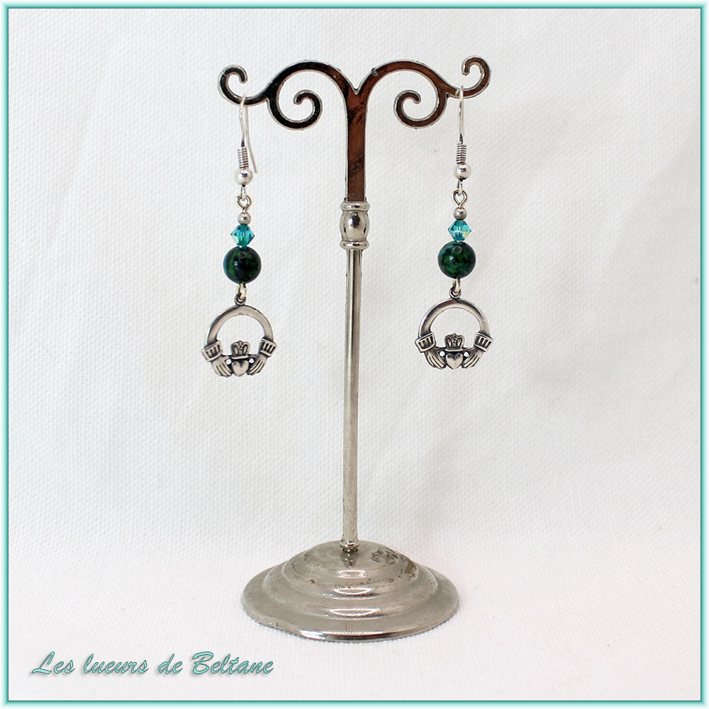 Boucles d'oreilles Claddagh argenté et perle de chrysocolle, faites main