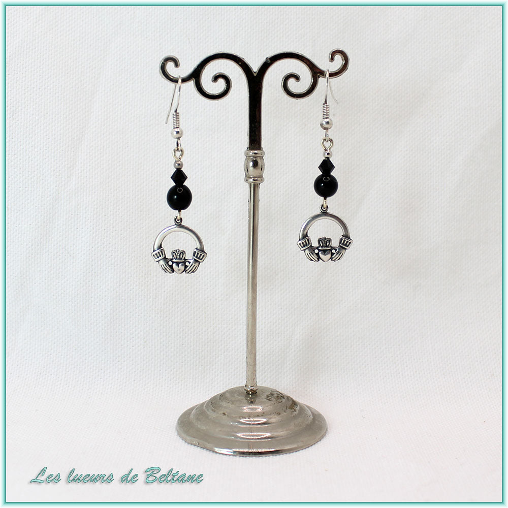 Boucles d'oreilles Claddagh argenté et perle d'onyx, faites main