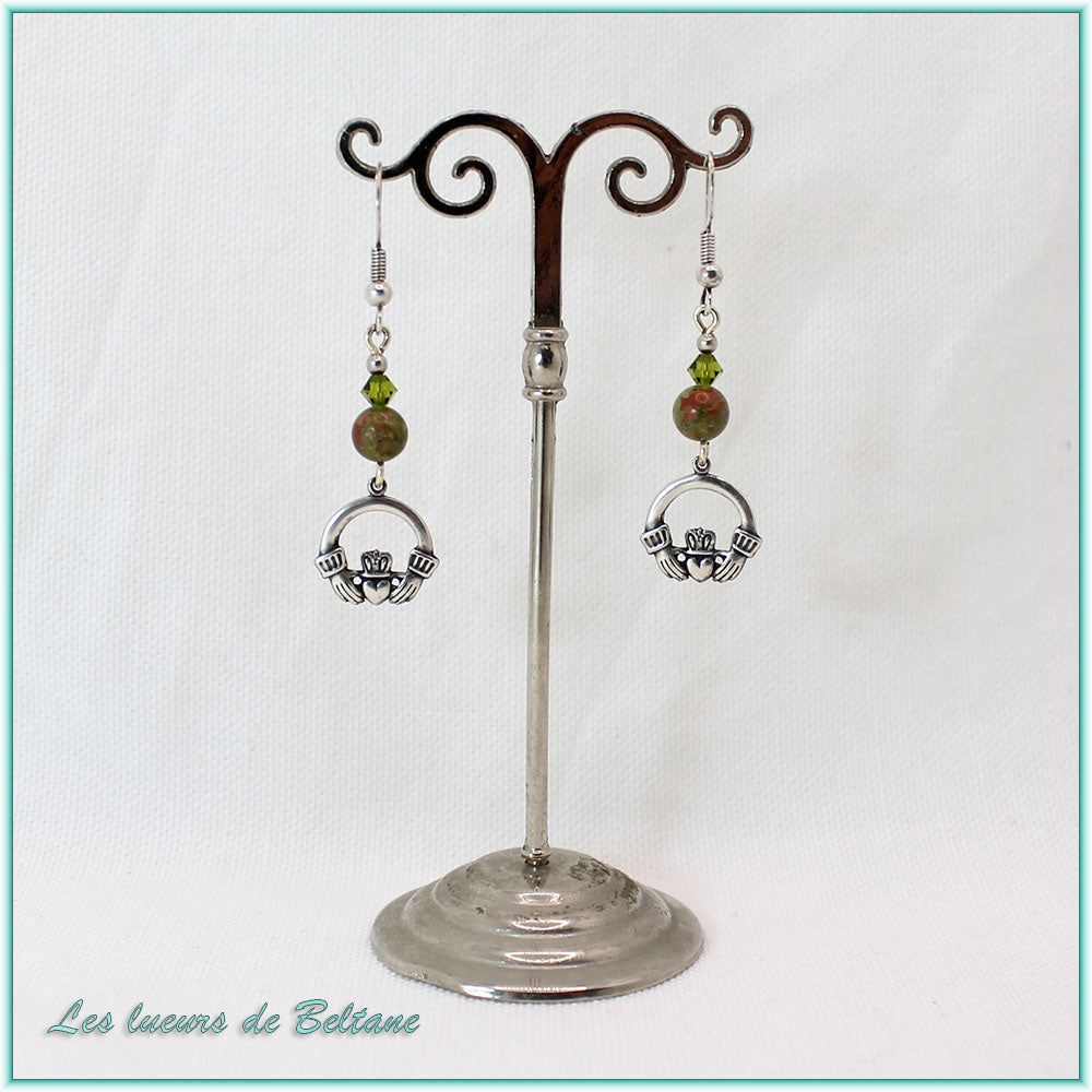 Boucles d'oreilles Claddagh argenté et perle d'unakite, faites main