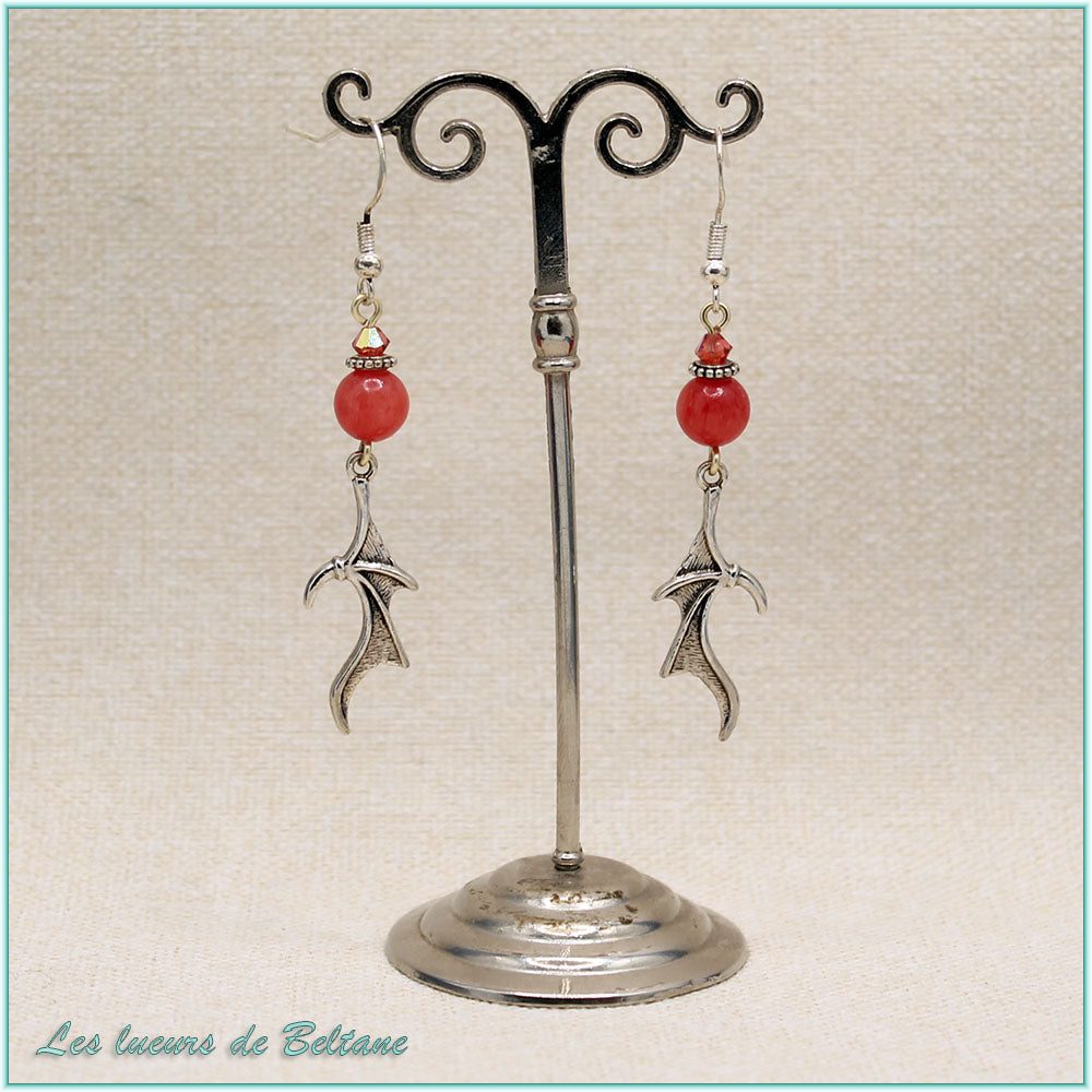 Boucles d'oreilles aile de dragon argentée et perle de rhodochrosite, faites main