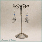 Boucles d'oreilles petit dragon argenté et perle de cristal bleu, faites main