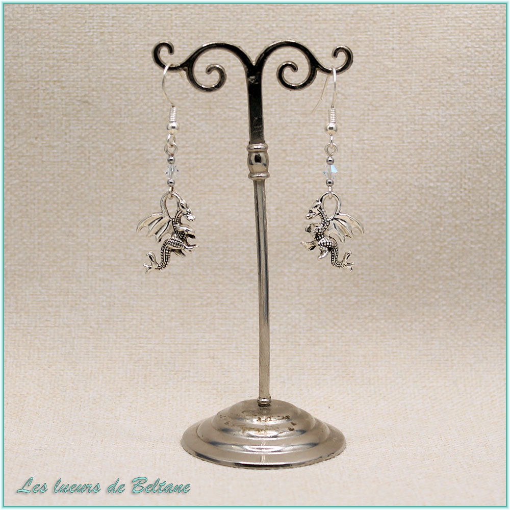 Boucles d'oreilles petit dragon argenté et perle en cristal transparent, faites main