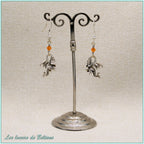 Boucles d'oreilles petit dragon argenté et perle de cristal orange, faites main