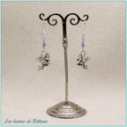 Boucles d'oreilles petit dragon argenté et perle de cristal violet clair, faites main