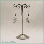 Boucles d'oreilles petit dragon argenté et perle de cristal violet, faites main