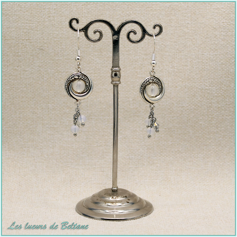 Boucles d'oreilles griffes de dragon en yin et yang et perle de pierre de lune, faites main