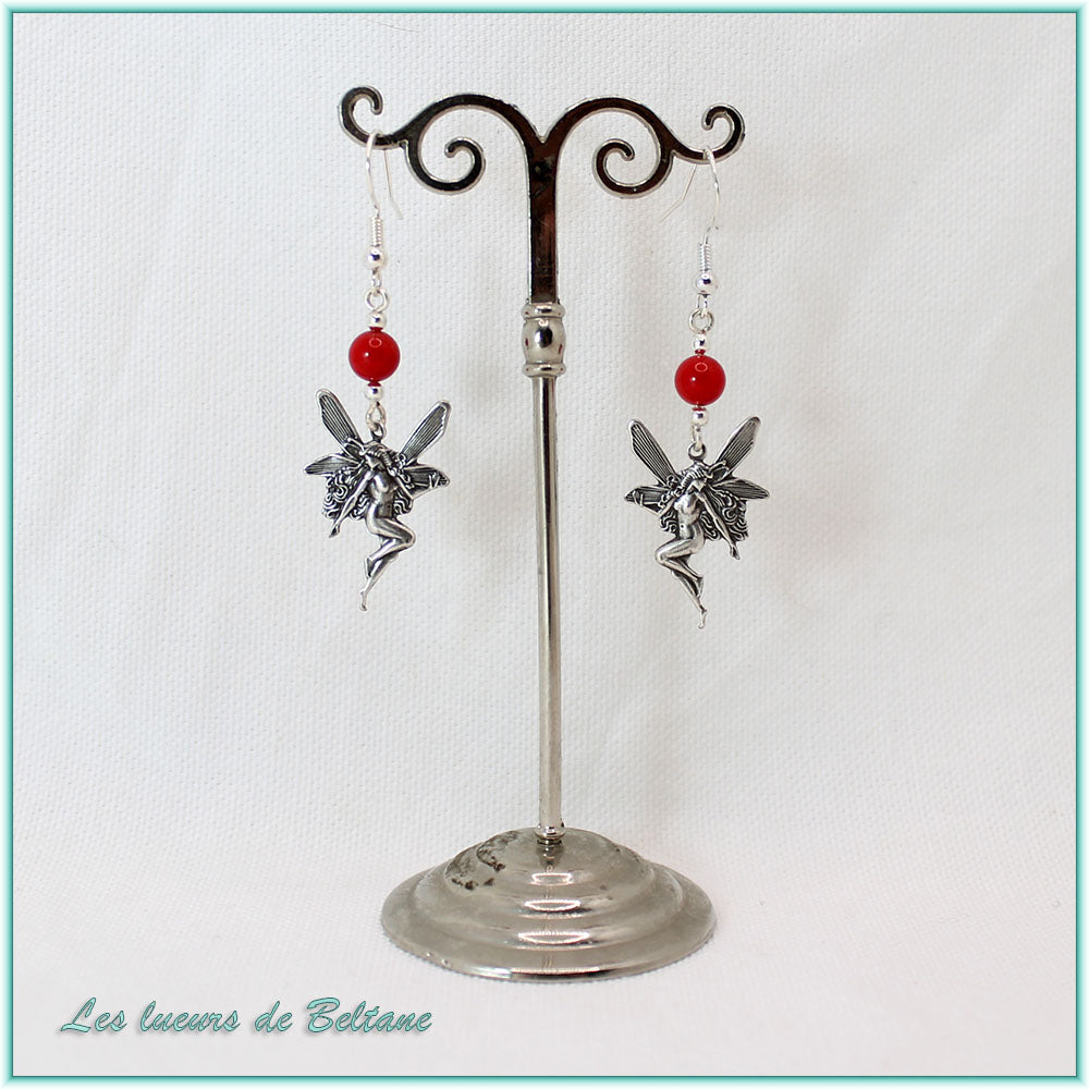 Boucles d'oreilles fée en laiton argenté et perle de corail rouge, faites main