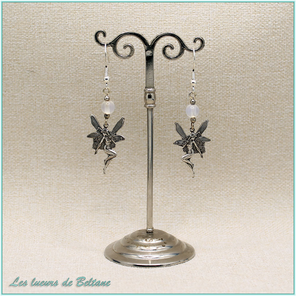 Boucles d'oreilles fée en laiton argenté et perle de pierre de lune, faites main