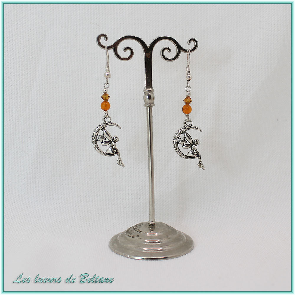 Boucles d'oreilles fée sur un croissant de lune et perle d'ambre, faites main