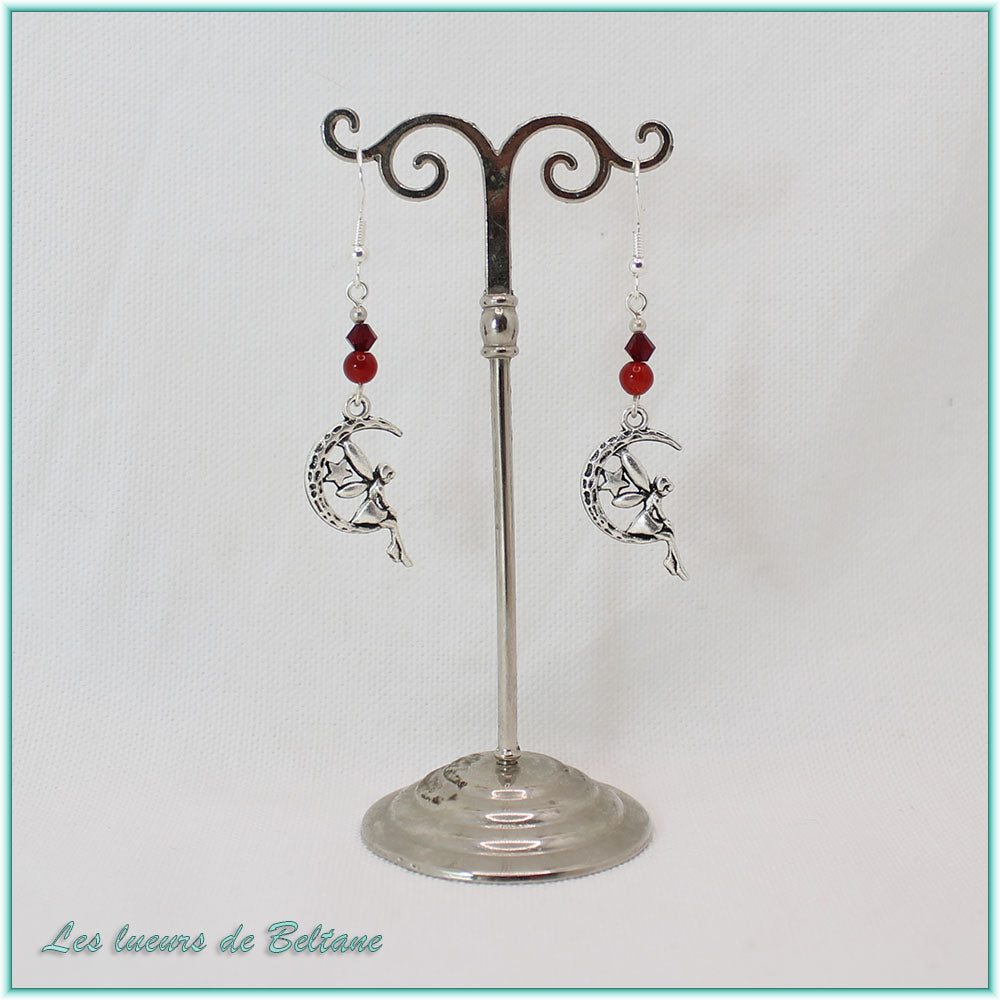 Boucles d'oreilles fée sur un croissant de lune et perle de cornaline, faites main