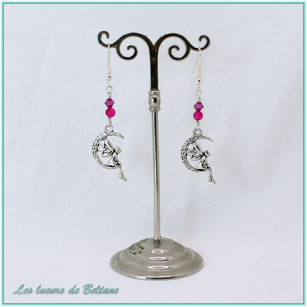 Boucles d'oreilles fée sur un croissant de lune et perle d'agate fuchsia, faites main