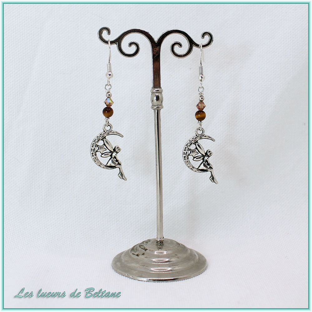 Boucles d'oreilles fée sur un croissant de lune et perle d'œil de tigre, faites main