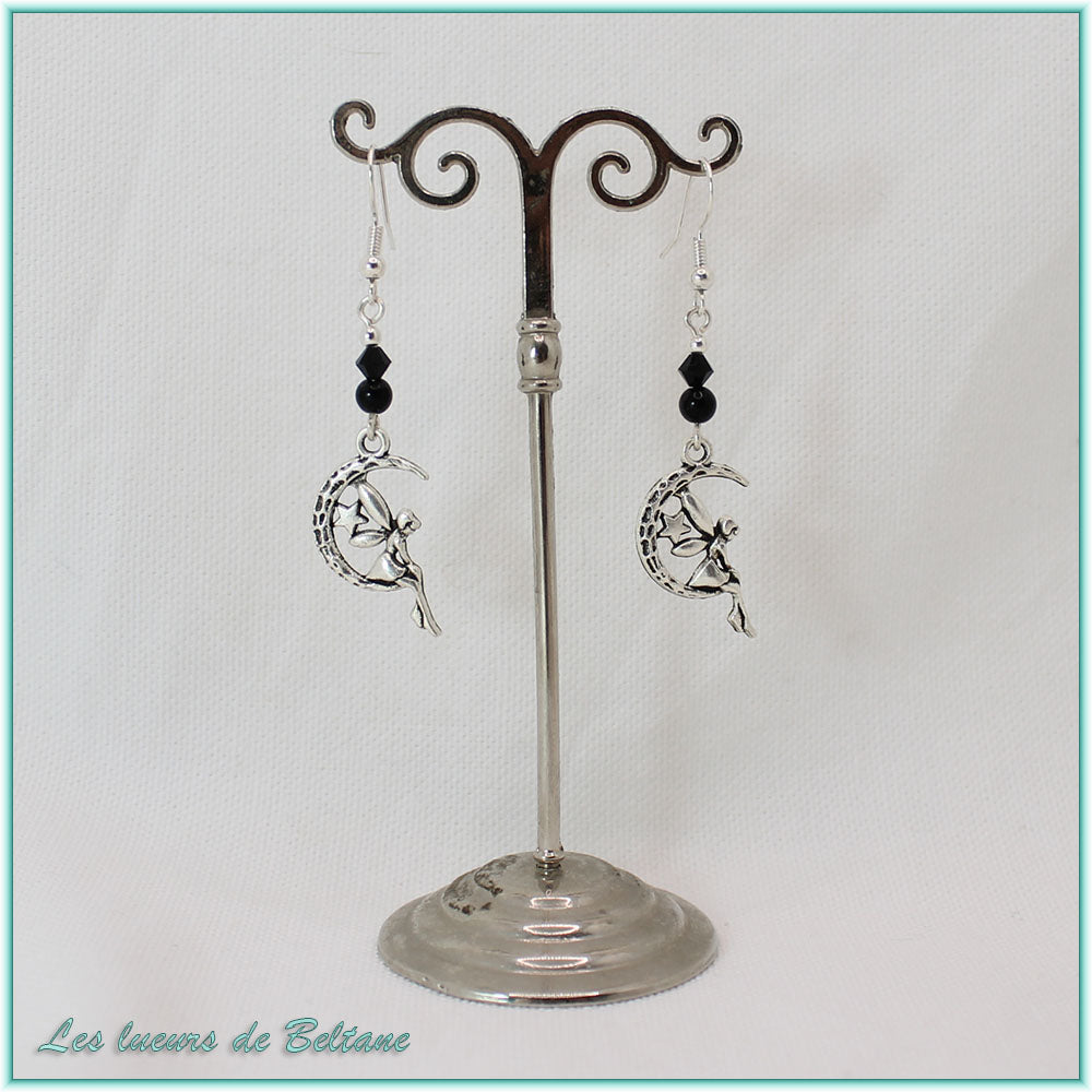 Boucles d'oreilles fée sur un croissant de lune et perle d'onyx, faites main