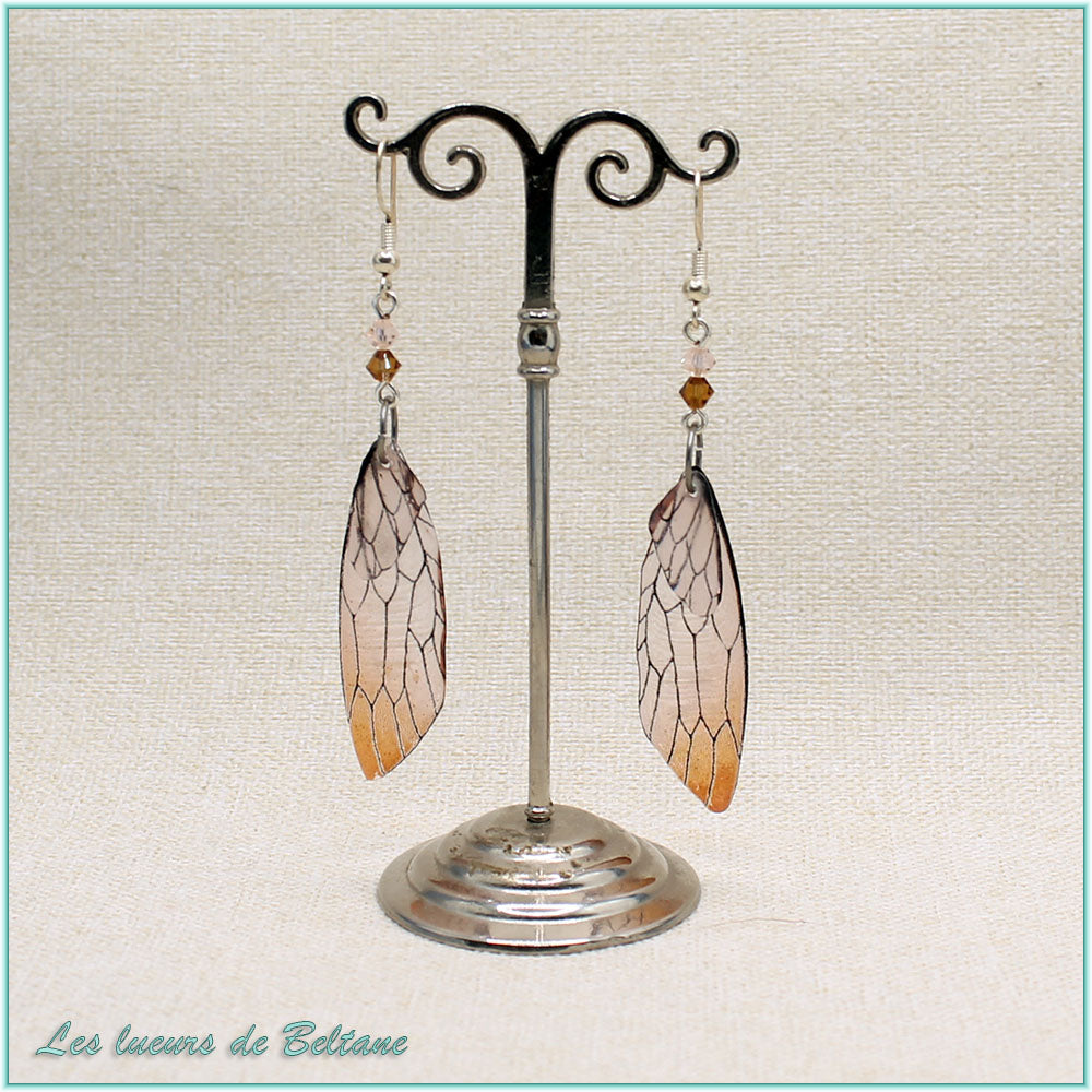 Boucles d'oreilles ailes de cigale en résine ocre, perles en cristal autrichien