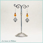 Boucles d'oreilles Aliénor, fleur de lys baroque, perles d'ambre et de cristal