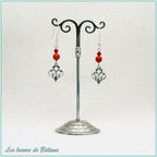 Boucles d'oreilles Aliénor, fleur de lys baroque, perles de corail rouge et de cristal