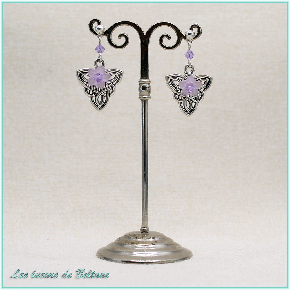 Boucles d'oreilles Bláthnat fleur colorée, coloris violet clair