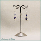 Boucles d'oreilles Branwen, petit chaudron argenté et perle en cristal bleu marine