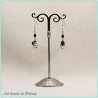 Boucles d'oreilles Branwen, petit chaudron argenté et perle en cristal noir
