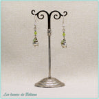 Boucles d'oreilles Branwen, petit chaudron argenté et perle en cristal vert acidulé