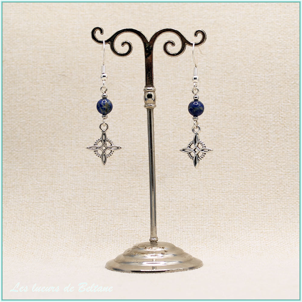Boucles d'oreilles Cerridwen, nœud de sorcière argenté et perle en lapis lazuli