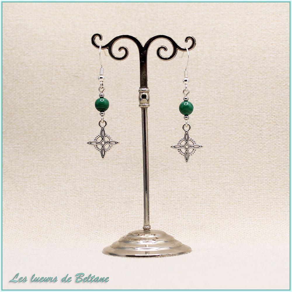 Boucles d'oreilles Cerridwen, nœud de sorcière argenté et perle en malachite