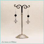 Boucles d'oreilles Cerridwen, nœud de sorcière argenté et perle en onyx noir
