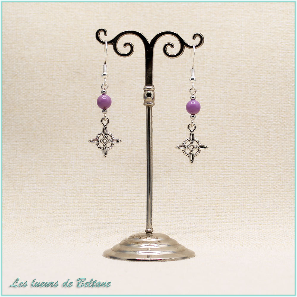 Boucles d'oreilles Cerridwen, nœud de sorcière argenté et perle en phosphosidérite