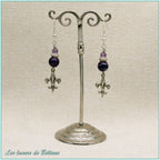 Boucles d'oreilles fleur de lys argentée et perle d'améthyste, faites main