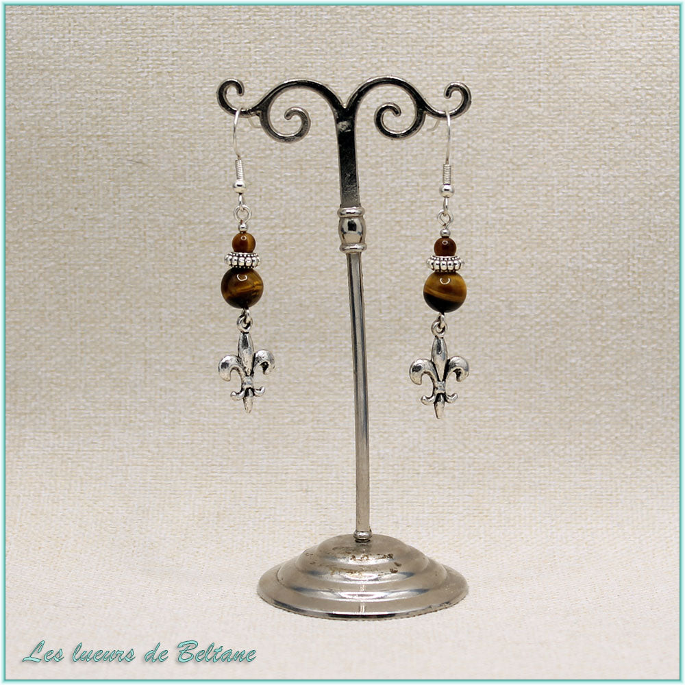 Boucles d'oreilles fleur de lys argentée et perle d'œil de tigre, faites main