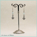 Boucles d'oreilles Iseult, fleur de lys argentée et perle d'amazonite