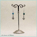 Boucles d'oreilles Iseult, fleur de lys argentée et perle d'apatite