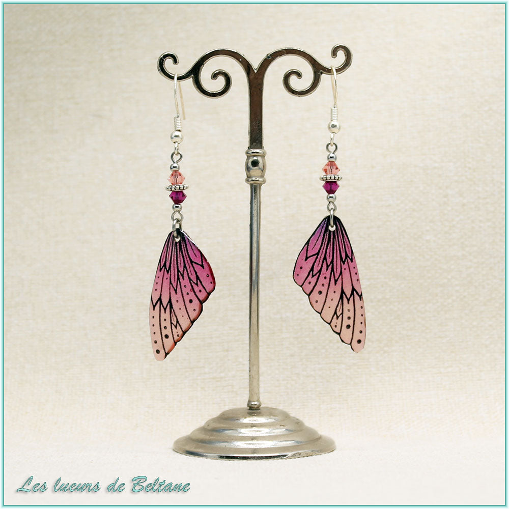 Boucles d'oreilles Oona, aile de fée en résine rose fuchsia