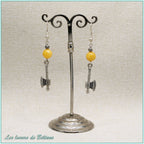 Boucles d'oreilles hache gravée et perle de jade jaune, faites main
