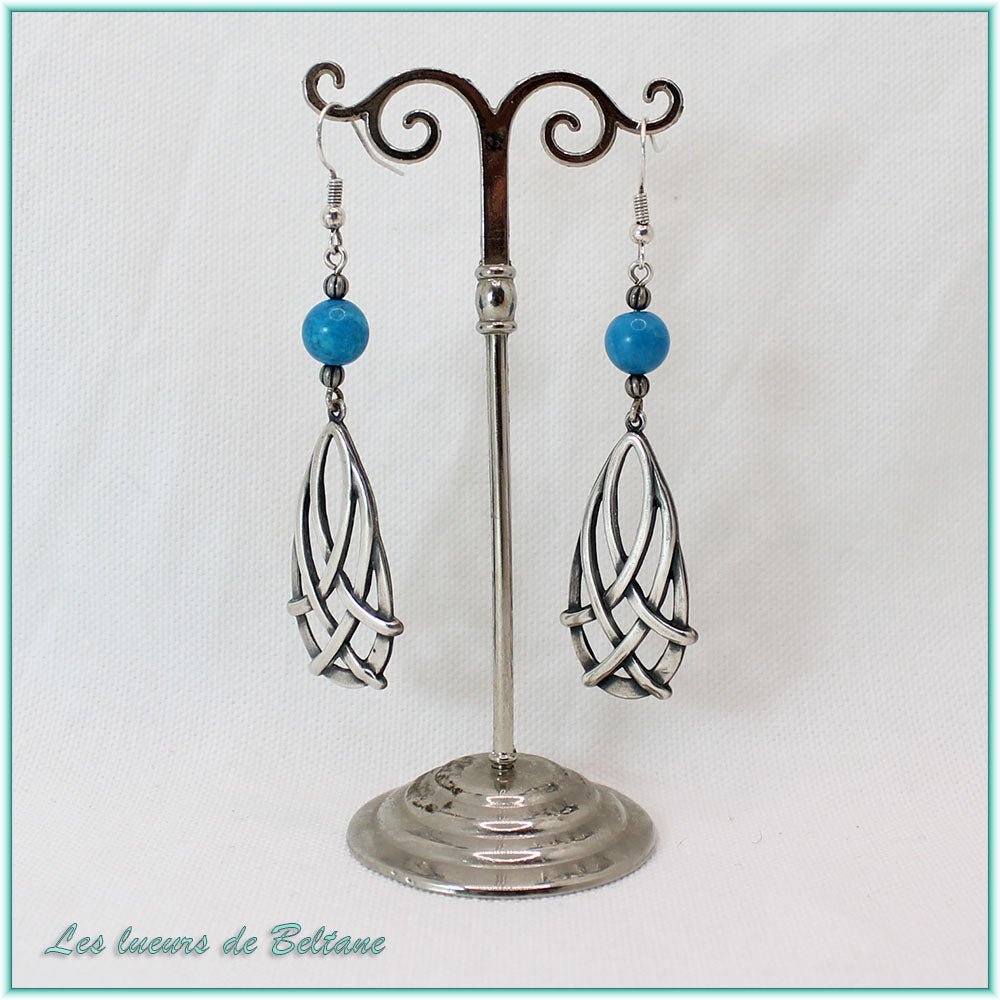 Boucles d'oreilles Seren, goutte celtique et howlite bleue teintée