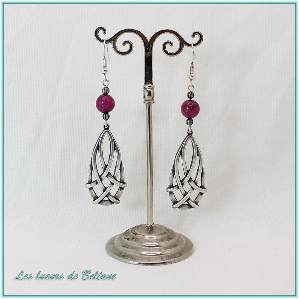 Boucles d'oreilles Seren, goutte celtique et perle fuchsia mouchetée