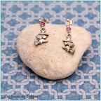 Boucles d'oreilles Soazig, sorcière argentée et perle rose, autre vue
