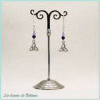 Boucles d'oreilles Enora, petit triquetra argenté, perles d'améthyste et de cristal