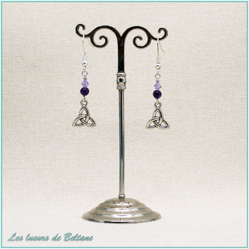 Boucles d'oreilles Enora, petit triquetra argenté, perles d'améthyste et de cristal