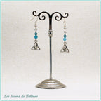 Boucles d'oreilles Enora, petit triquetra argenté, perles d'apatite et de cristal
