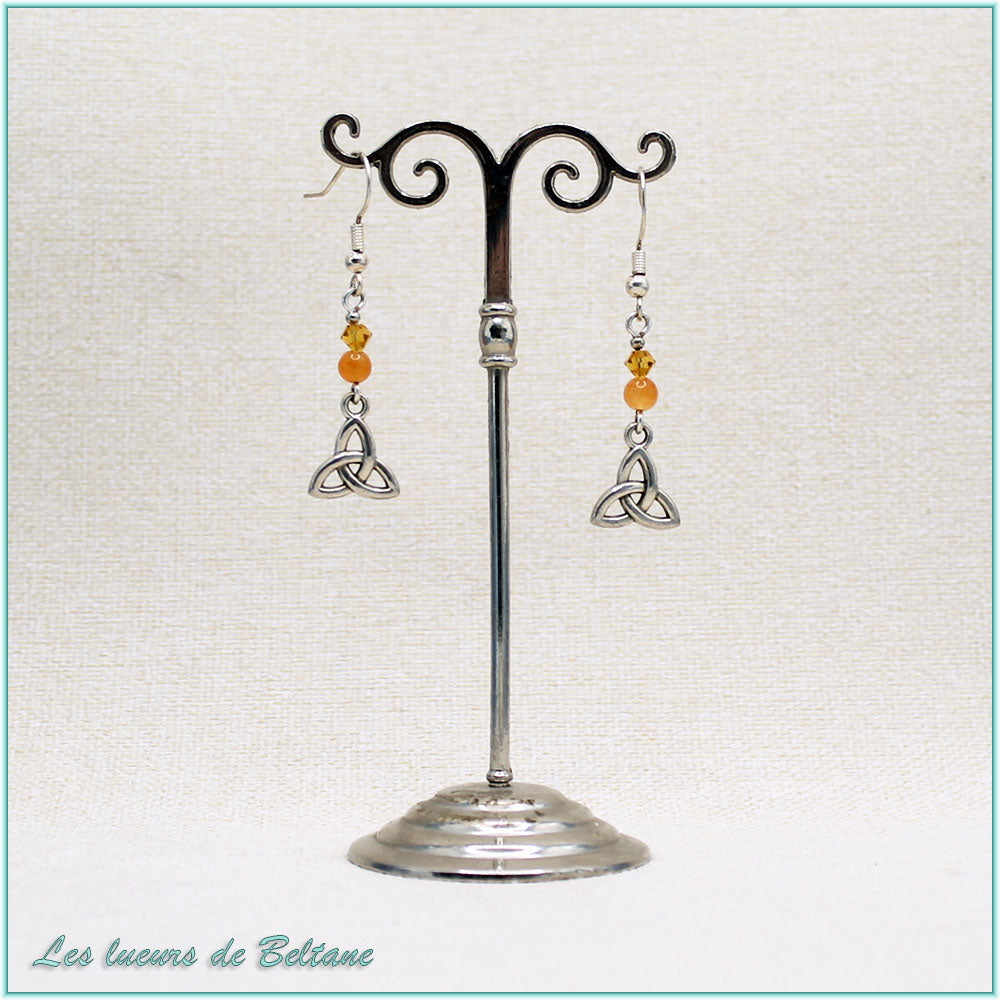Boucles d'oreilles Enora, petit triquetra argenté, perles d'aventurine et de cristal