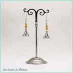Boucles d'oreilles Enora, petit triquetra argenté, perles d'aventurine et de cristal