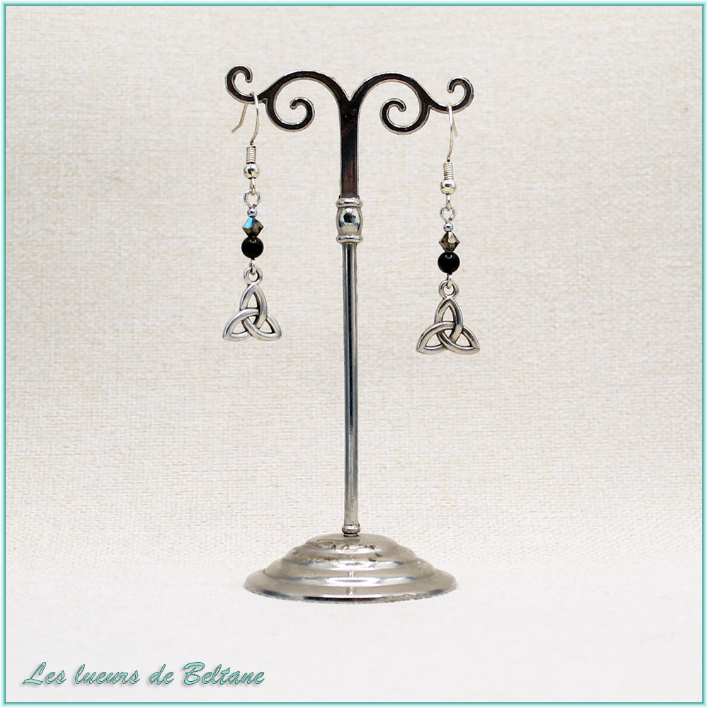 Boucles d'oreilles Enora, petit triquetra argenté, perles d'obsidienne dorée et de cristal