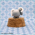 Liath, petit cheval gris aux crins blancs, autre vue