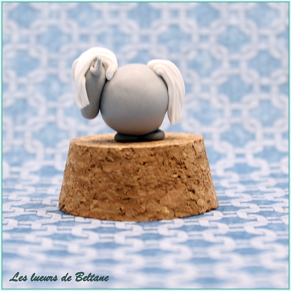 Liath, petit cheval gris aux crins blancs, troisième vue
