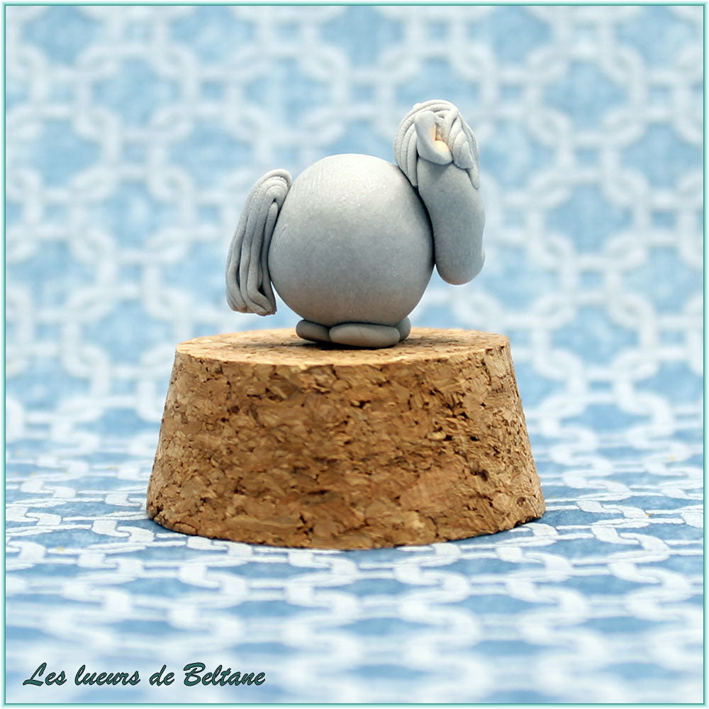 Morvarc'h, petit cheval gris aux crins gris, autre vue