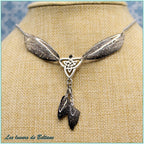 Détail du collier Clíodhna noir et gris : triquetra, rivoli noir et ailes suspendues